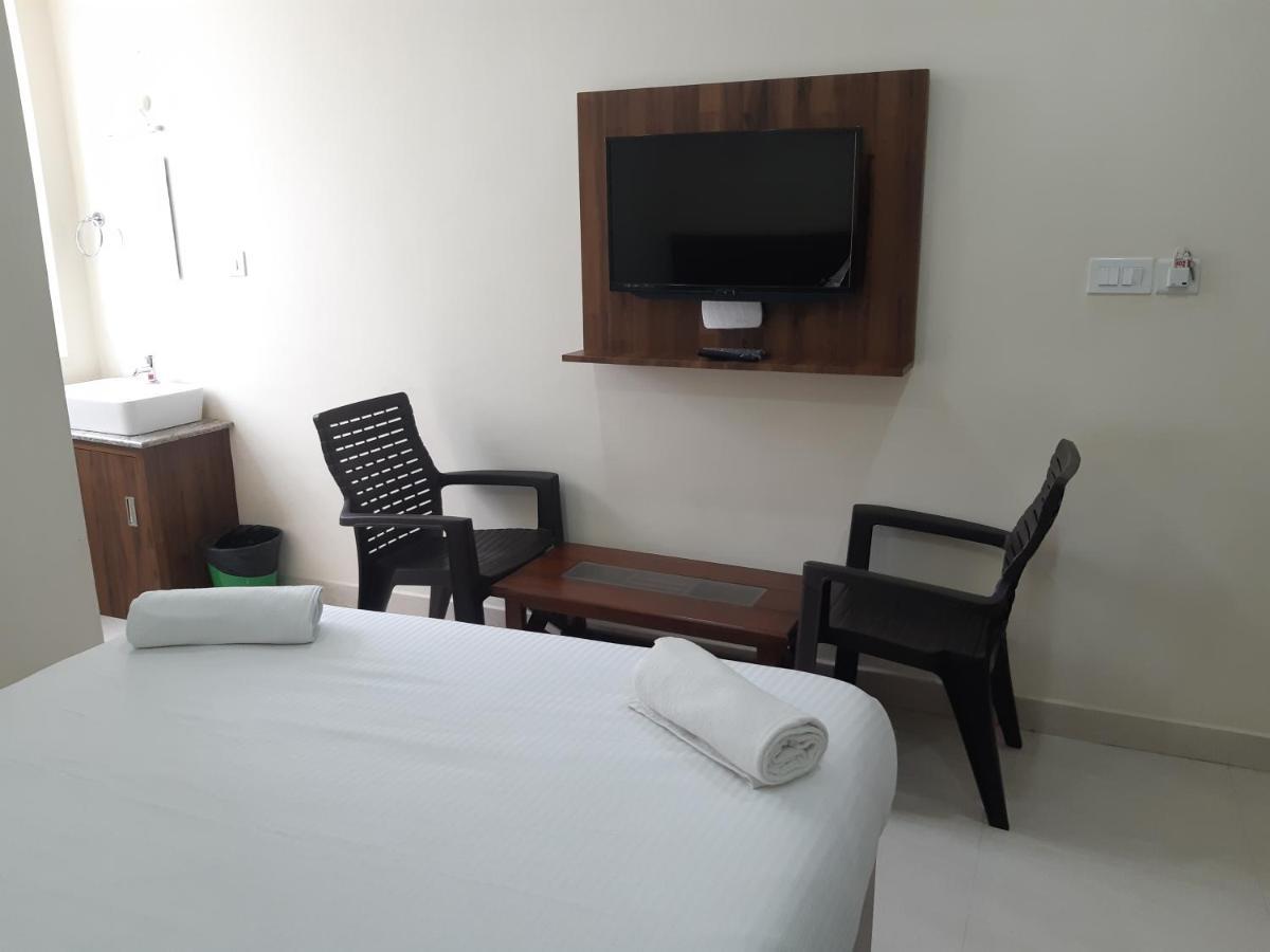 Cnr Residency Hotel Madanapalle Exterior foto