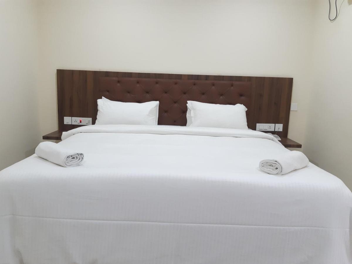 Cnr Residency Hotel Madanapalle Exterior foto