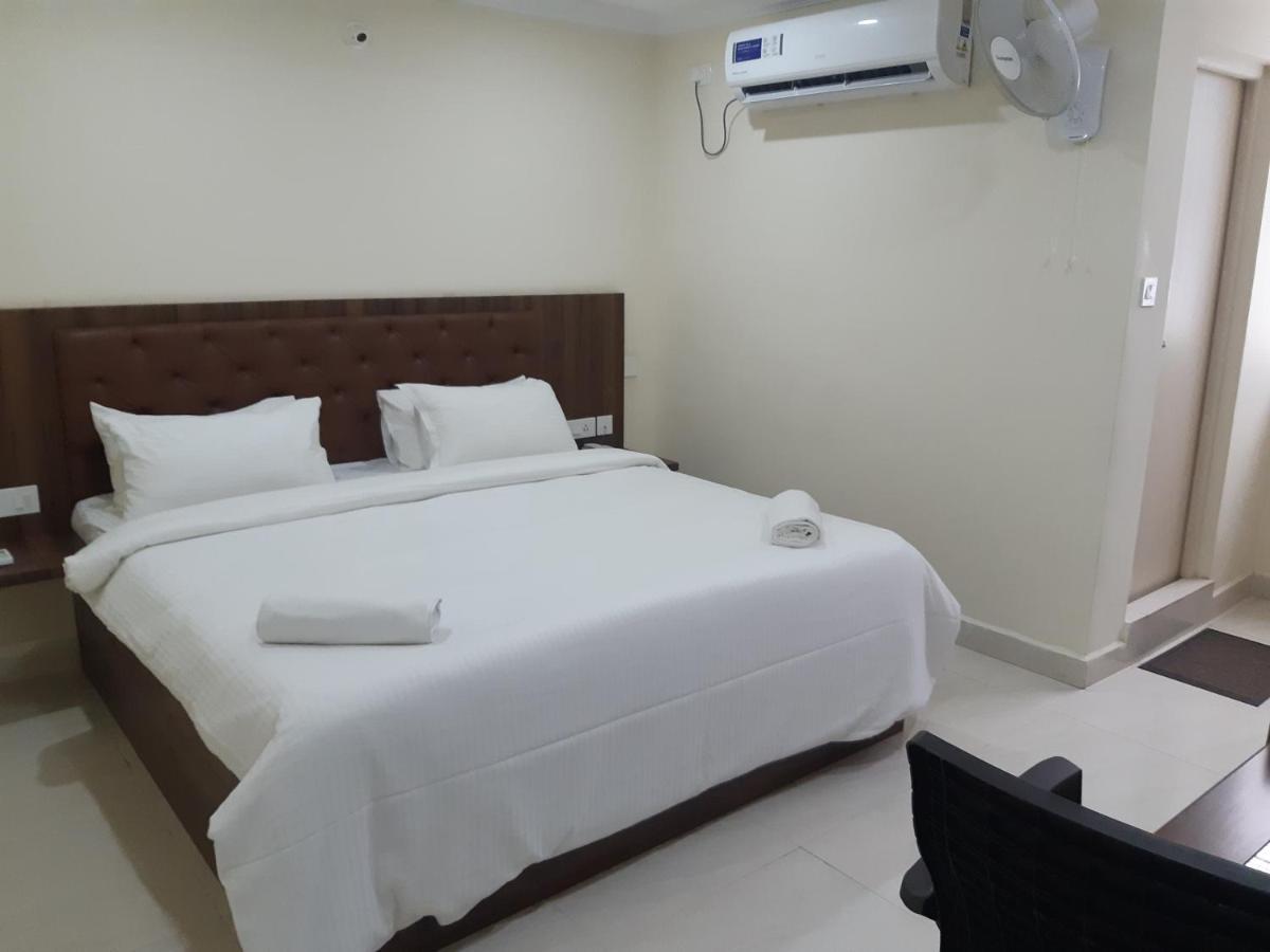 Cnr Residency Hotel Madanapalle Exterior foto