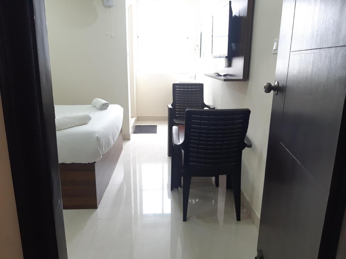 Cnr Residency Hotel Madanapalle Exterior foto